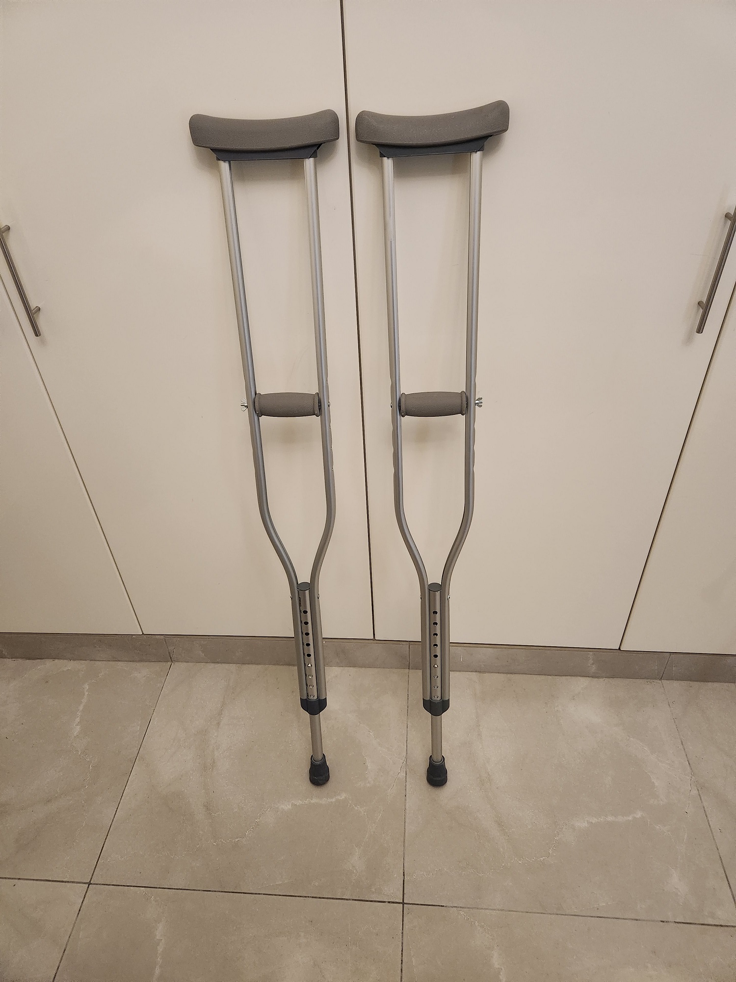 Underarm Walking Crutches